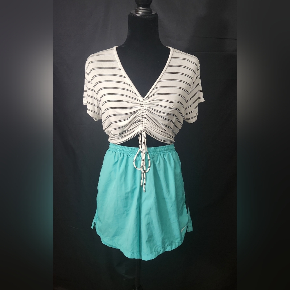 Love Charm Ruched Drawstring Tee Size L - Picture 4 of 14